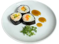 3-er Sushi mit gepickeltem Gemüse